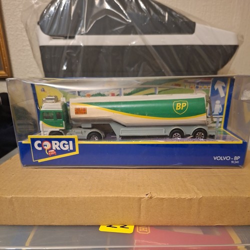 Corgi 91341 volvo truck and - ,