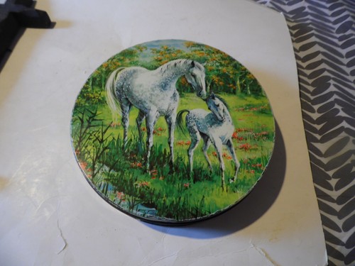 Peek freans tin horses biscuit - peek,