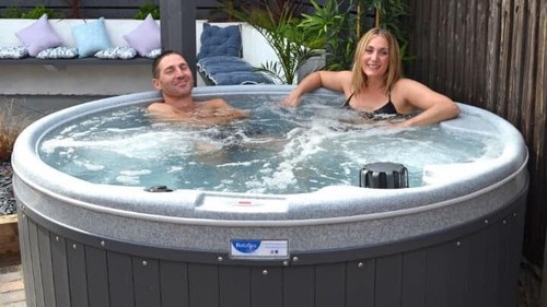 Solid shell hot tub hire - solid,