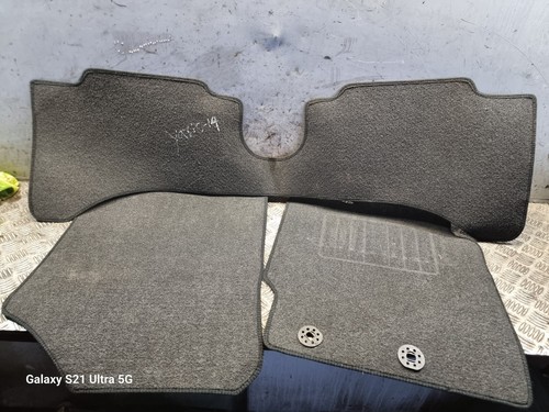 Toyota yaris floor mats - toyota,