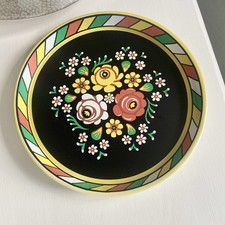 Retro Floral Style Round Metal