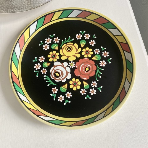 Retro floral style - round, metal