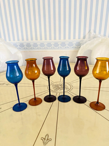 Six coloured wine - six,