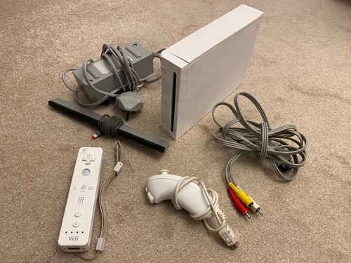 Nintendo wii white console - white,