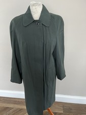 VINTAGE WRAC WOMENS GREEM RAINCOAT HEIGHT 162CM BUST 92CM J & S RAINWEAR LTD