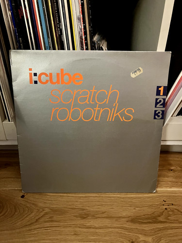 Cube scratch robotniks - i:cube,