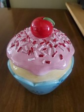 Pier 1 imports Cookie Jar  Cupcake Frosting Sprinkles & Cherry on Top CUTE   EUC
