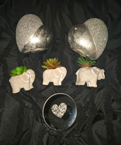 Elephant figurines heart - elephant,