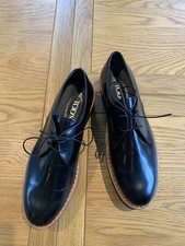 Tods ladies black leather lace