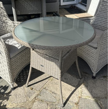 Round rattan dining - round,