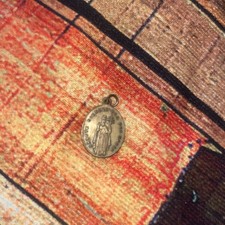 Vintage Catholic Religious Medal Pendant – Latin Inscription, Virgin Mary 