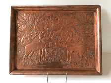 ARTS & CRAFTS SUPERB DATED 1924 HEAVY GUAGE COPPER DEER IN A FOREST TRAY IN VGC