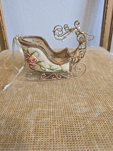 Vtg gold sleigh - ornament, roses