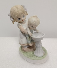 Homco figurine girl holding - figurine---girl,