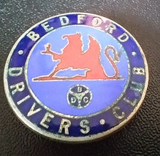 BEDFORD DRIVERS CLUB - Enamel & Metal Badge. 2.8 cm X  2.8 cm Miller Badge (41)