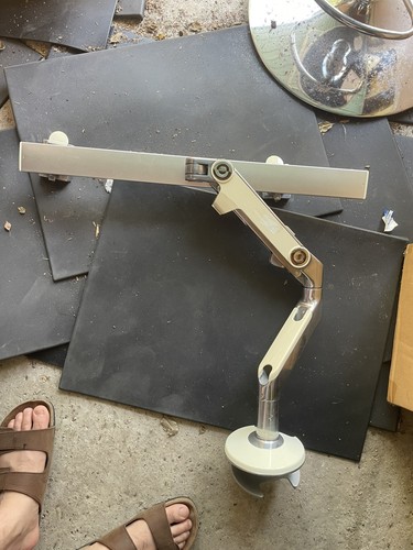 Humanscale dual monitor arm - m8,