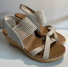 Skechers UK Size 5 Beverlee High Tea Luxe Foam Beige Sandals New & Unworn 