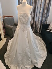 Stunning Ellis Bridal wedding dress ivory with embrodery detail size 14