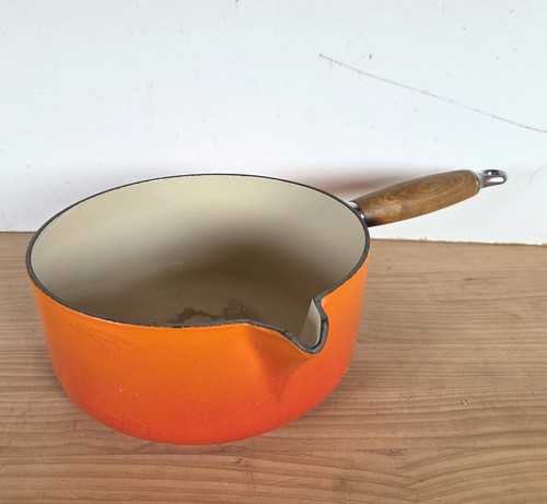 Creuset 22cm cast iron - le,