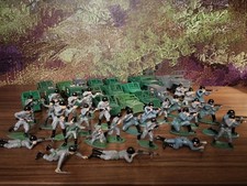 Vintage Plastic toy soldiers &