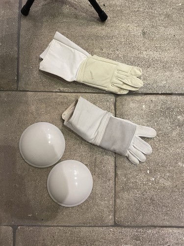 Right handed fencing - right,