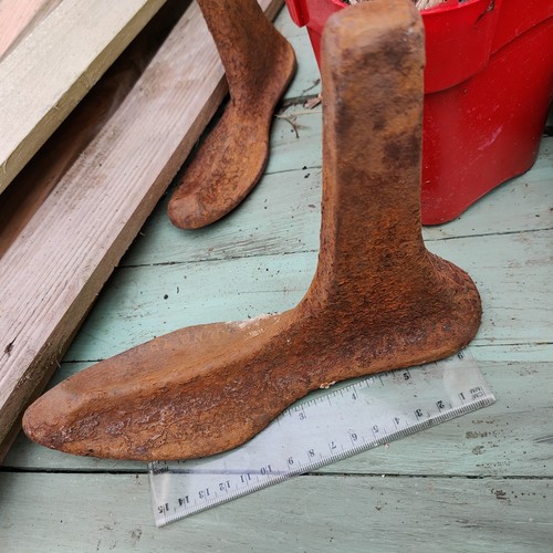 Antique cast iron cobbler - antique,