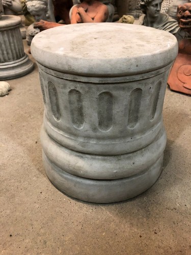 Round pedestal plinth column