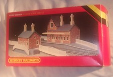 HORNBY R 593 TOWN STATION WITH