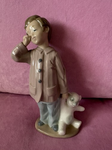 Nao lladro 01139 boy - boy, with