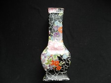 SHELLEY CHINTZ BLACK 'CLOISONNE' PATTERN VASE CHIP ON BASE - 17.5CM