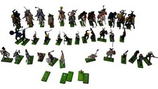 Vintage Toy Soldier Set with Knights and Horses Painted Figures T2750 SZ4