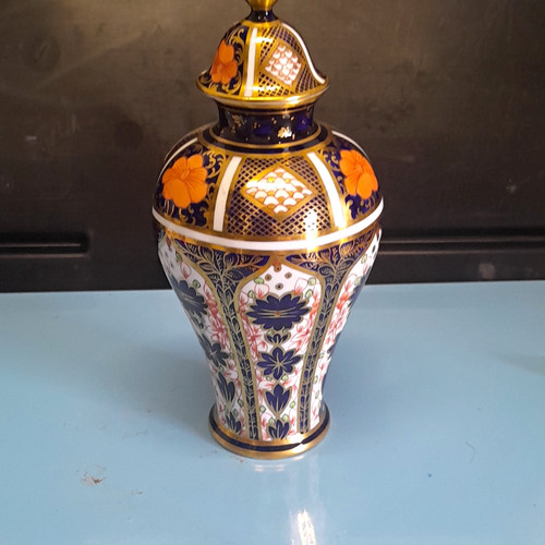 Royal crown derby - derby, lidded