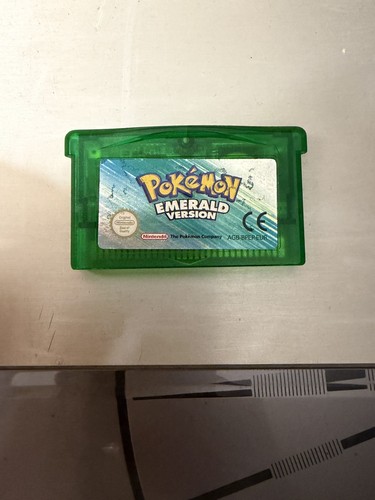Pokemon emerald gba genuine - emerald,