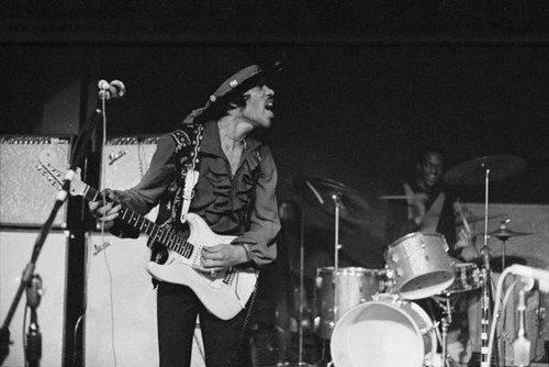 Jimi hendrix playing fender - jimi,