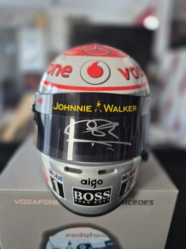 Jenson button signed - button, 2011
