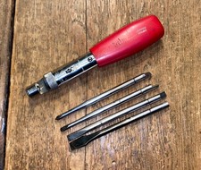VINTAGE FOOTPRINT RED RATCHET SCREWDRIVER & BITS BROAD ARROW STAMPED & DATED 83
