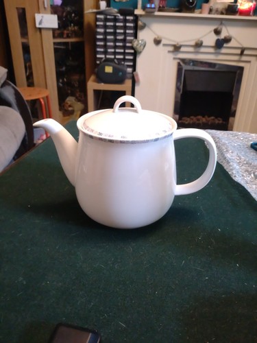 Royal fine china tea pot - royal,