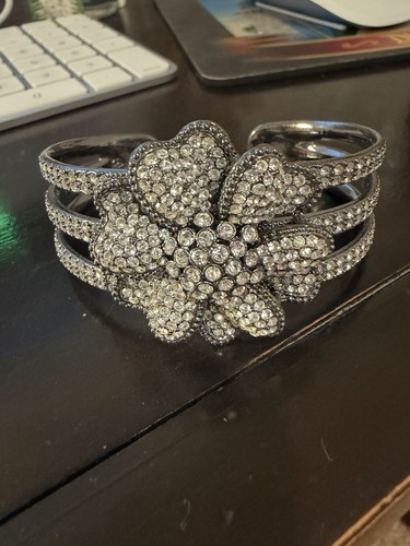 Stunning statement piece paula - stunning,