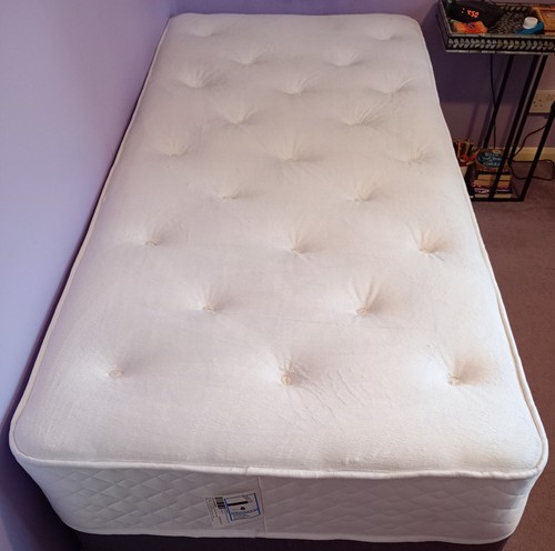 Single slumberland mattress - single,