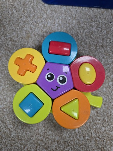 Little town shape sorting - little,