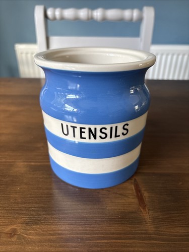 Green cornishware utensils - t, g