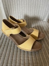 Ladies Clarks Artisan Mustard
