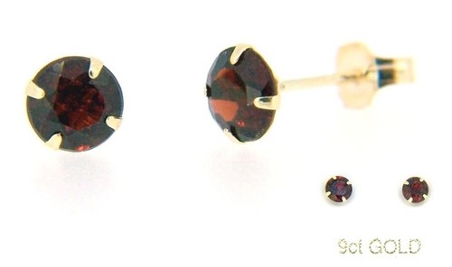 9ct gold 5mm garnet studs - 9ct,