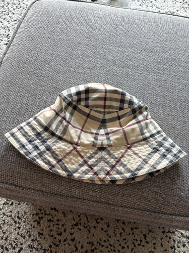 100 authentic burberry bucket - 100%,