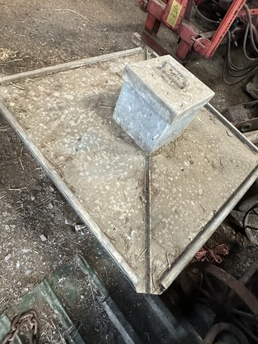 Galvanised lamb creep - creep, feeder