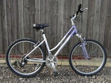 Giant Sedona Mountain Bike Front Suspension Aluminium Bicycle Ladies Silver Purp