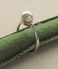 .925 STERLING SILVER AND PEARL RING SIZE M