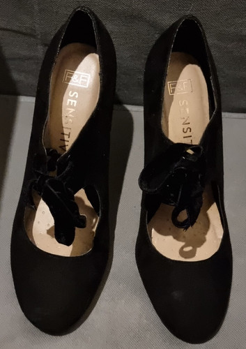New black heeled - heeled, shoes