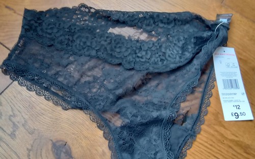 Black lacy shorts from - sz,