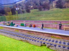 Model Railway ~ Station Accessories & Figures ~ OO Gauge REF6391
